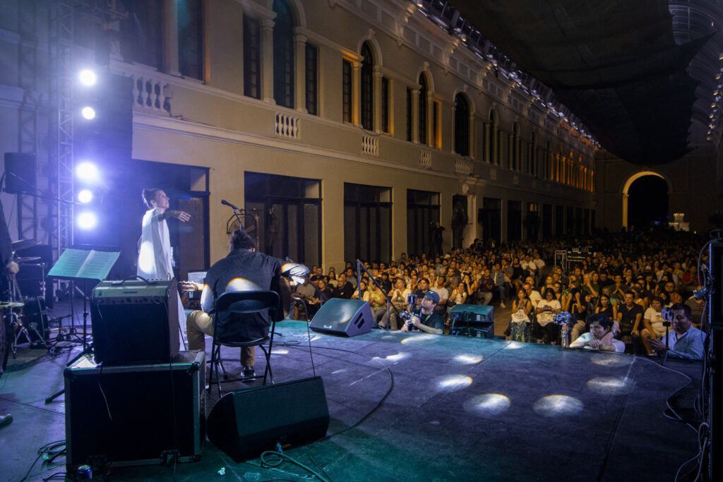 Magos Herrera
